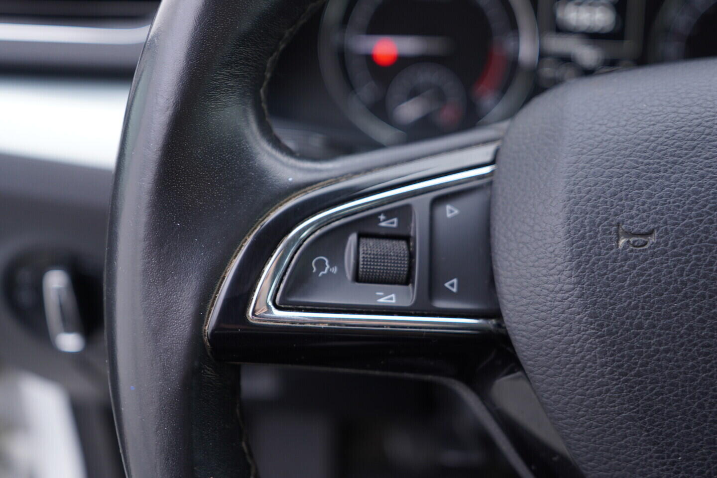 OV190V10819_26.webp_SUPERB Ambition 2.0 TDI 110 kW manuál