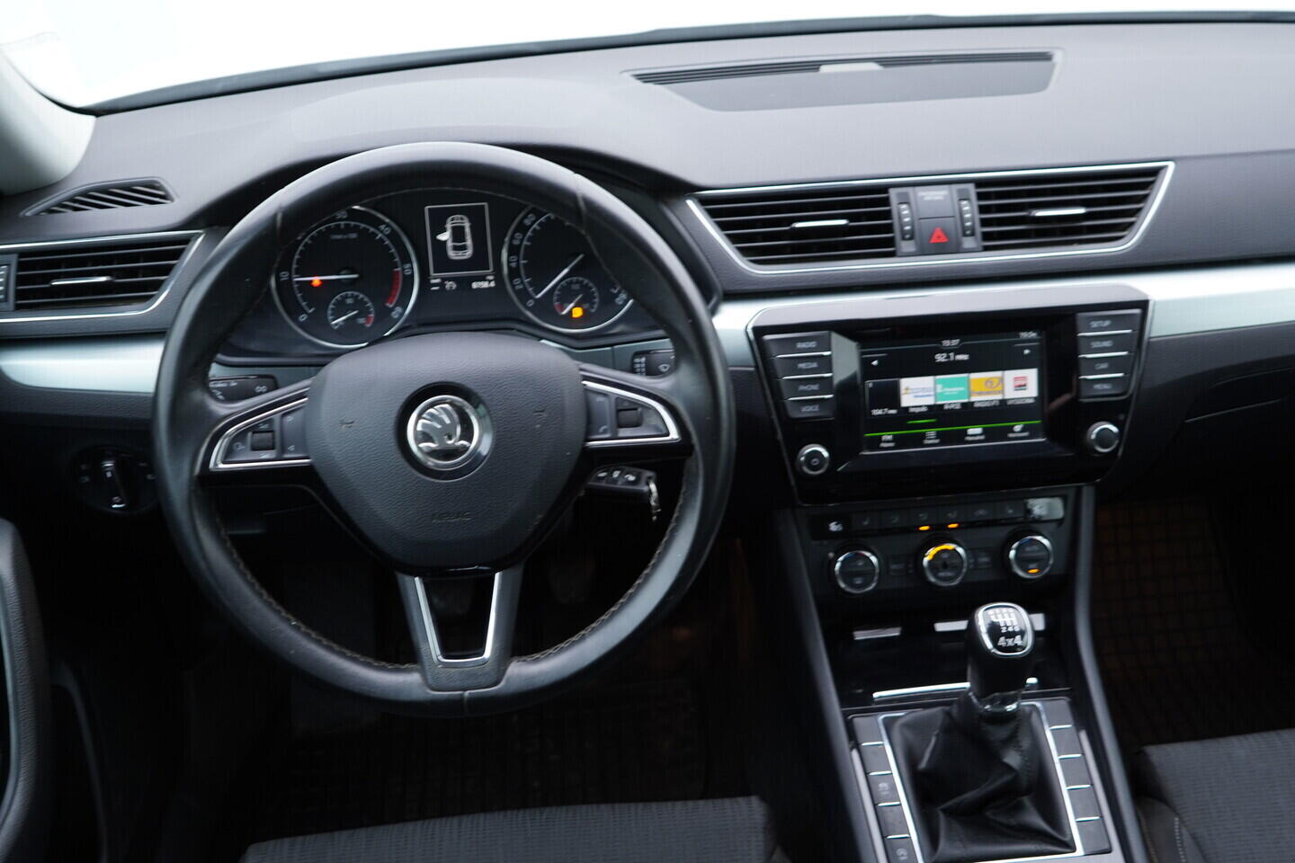 OV190V10819_28.webp_SUPERB Ambition 2.0 TDI 110 kW manuál