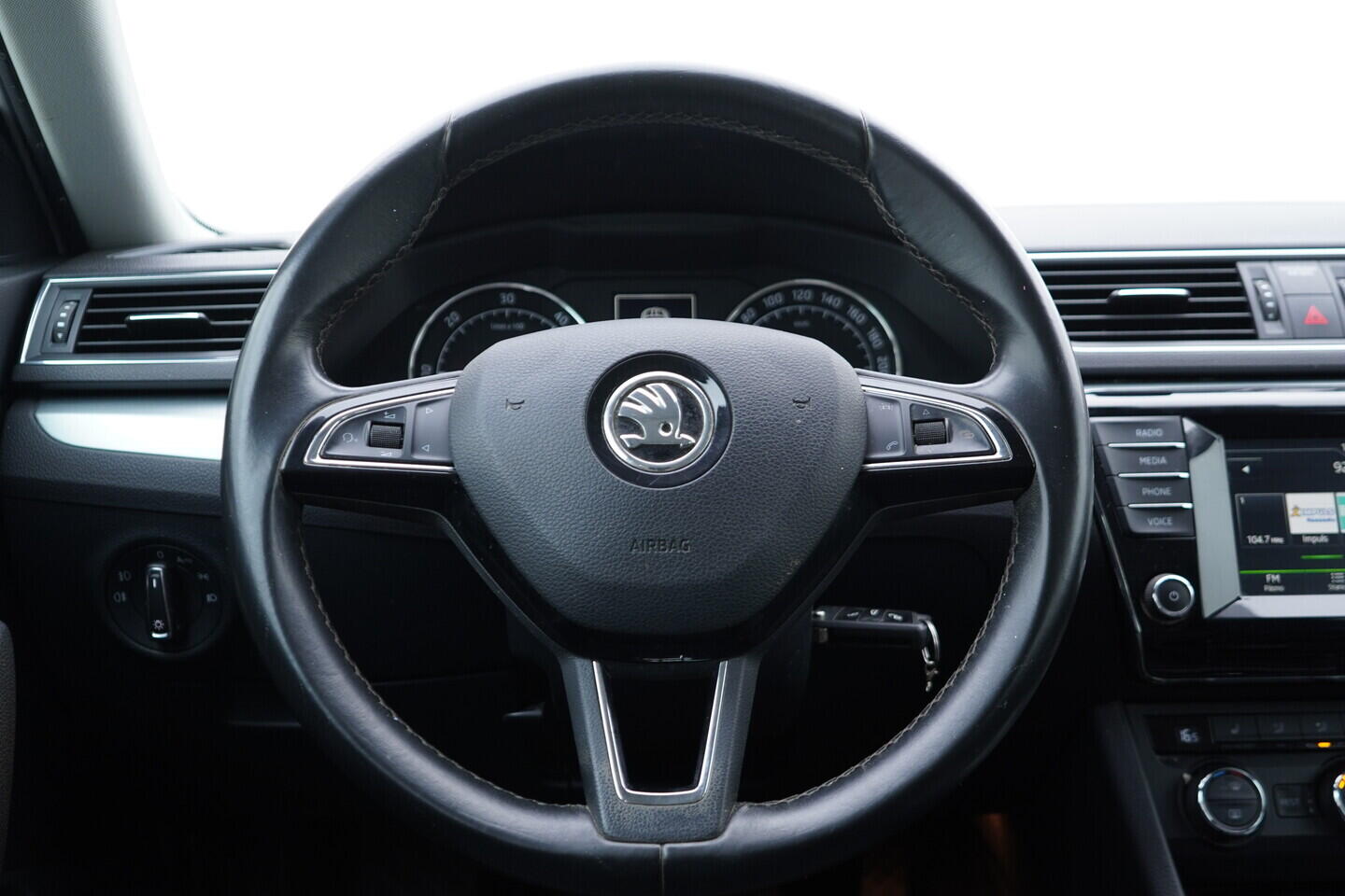 OV190V10819_29.webp_SUPERB Ambition 2.0 TDI 110 kW manuál