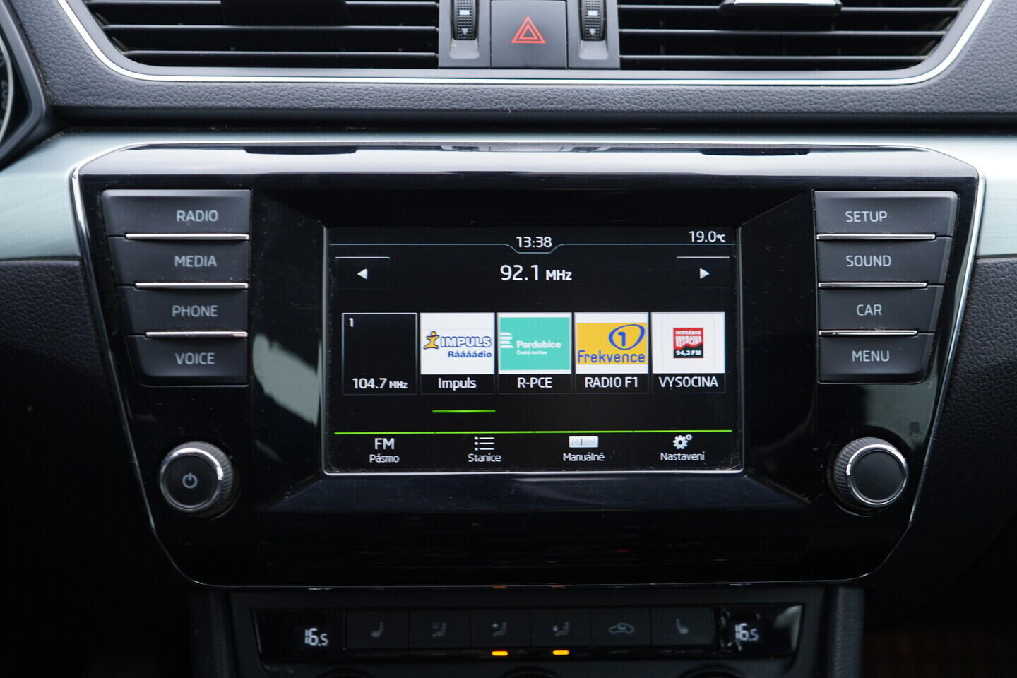 OV190V10819_30.webp_SUPERB Ambition 2.0 TDI 110 kW manuál