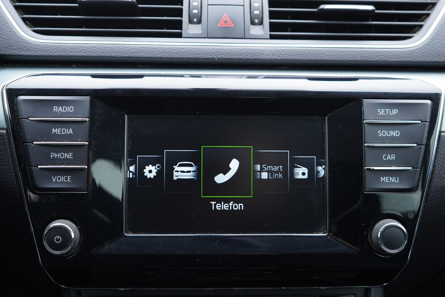 OV190V10819_32.webp_SUPERB Ambition 2.0 TDI 110 kW manuál