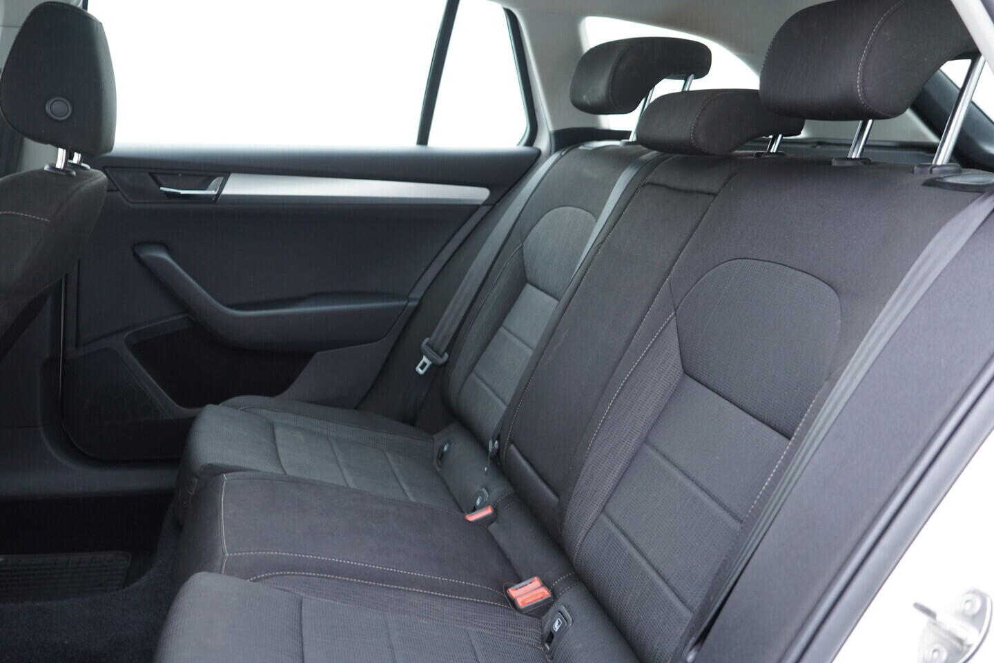 OV190V10819_36.webp_SUPERB Ambition 2.0 TDI 110 kW manuál