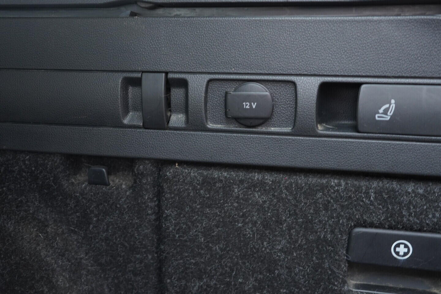 OV190V10819_39.webp_SUPERB Ambition 2.0 TDI 110 kW manuál