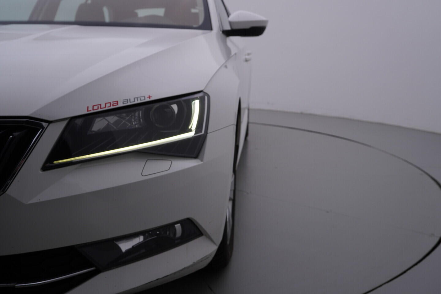 OV190V10819_42.webp_SUPERB Ambition 2.0 TDI 110 kW manuál