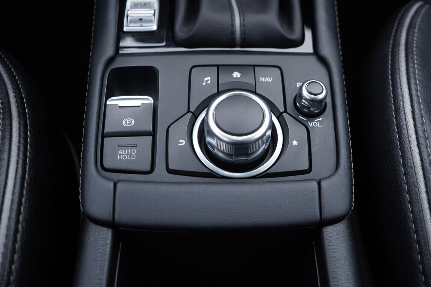 OV190V10820_36.webp_CX-3 Revolution TOP 2.0  110 kW automat