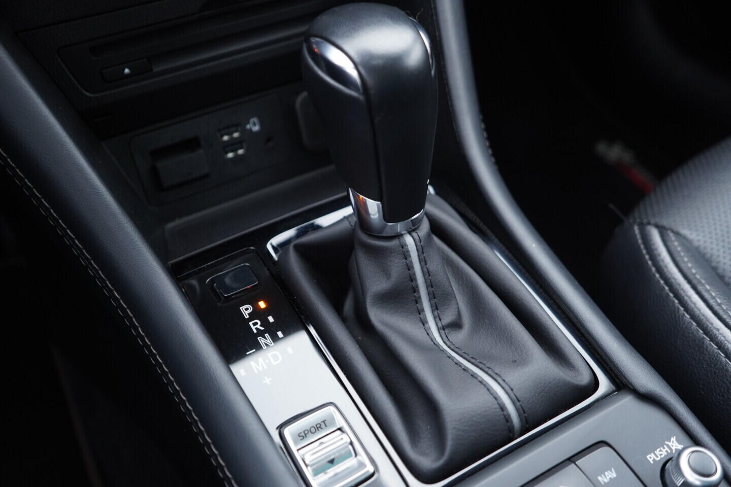 OV190V10820_37.webp_CX-3 Revolution TOP 2.0  110 kW automat