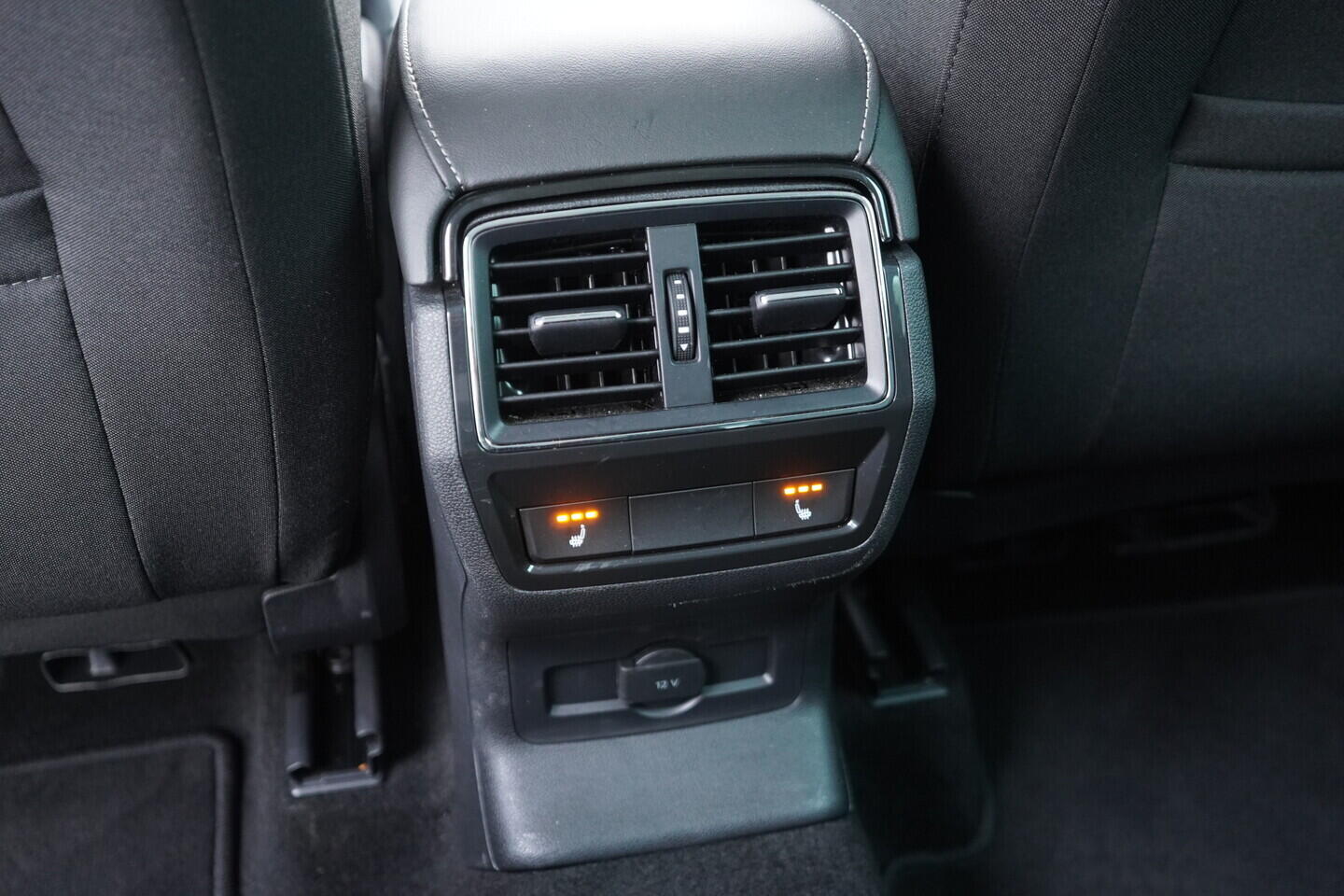 OV190V10826_38.webp_KAROQ Selection 1.5 TSI 110 kW automat, DPH