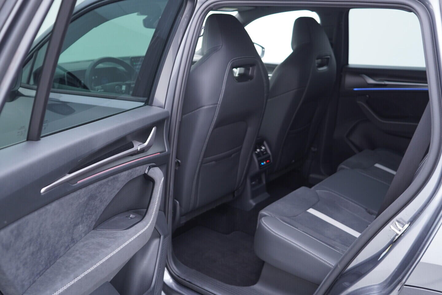 OV190V10827_38.webp_KODIAQ Exclusive Selection 2.0 TDI 142 kW automat, DPH