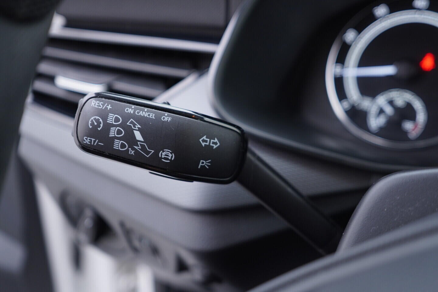 OV190V10828_23.webp_SCALA Ambition 1.0 TSI 70 kW manuál, DPH