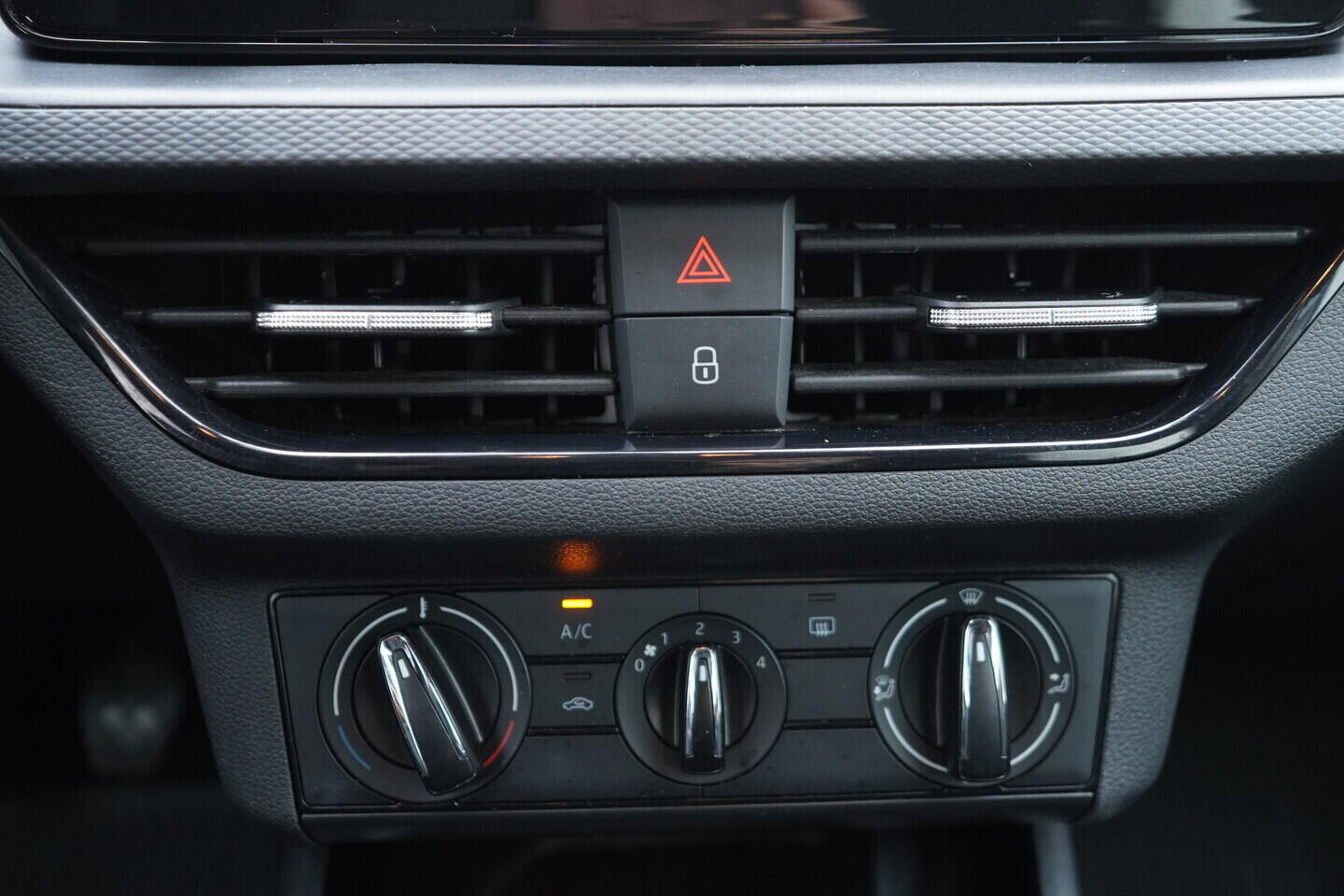 OV190V10828_30.webp_SCALA Ambition 1.0 TSI 70 kW manuál, DPH