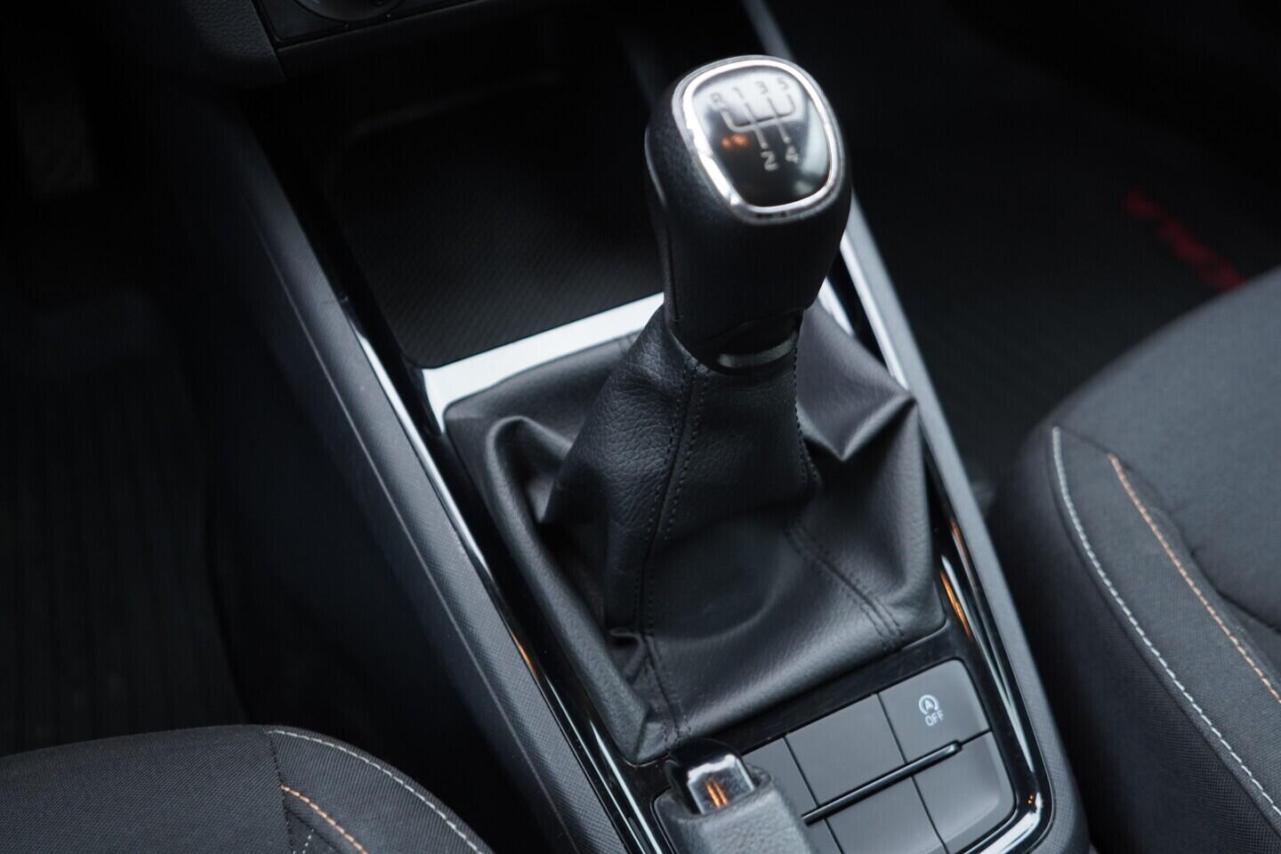 OV190V10828_32.webp_SCALA Ambition 1.0 TSI 70 kW manuál, DPH