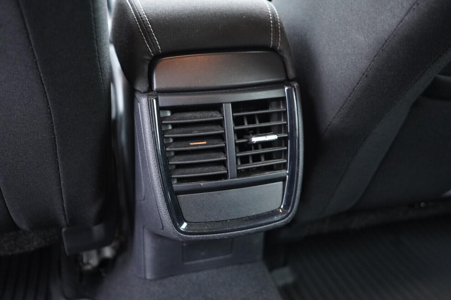 OV190V10828_35.webp_SCALA Ambition 1.0 TSI 70 kW manuál, DPH