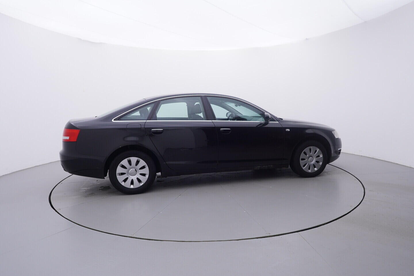 OV190V10829_15.webp_A6  2.0 TDI _ kW manuál