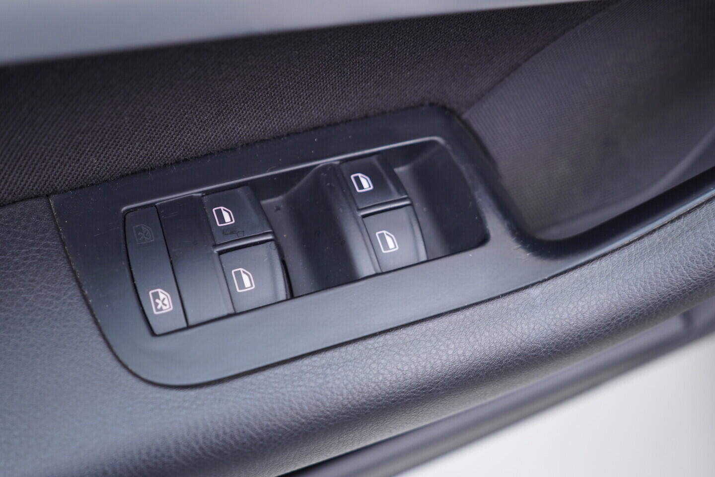 OV190V10829_21.webp_A6  2.0 TDI _ kW manuál