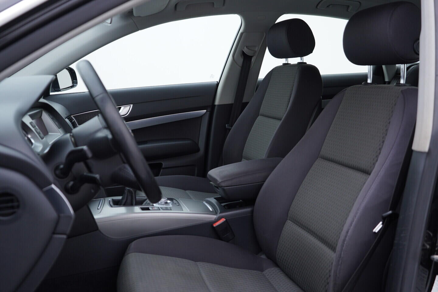 OV190V10829_22.webp_A6  2.0 TDI _ kW manuál