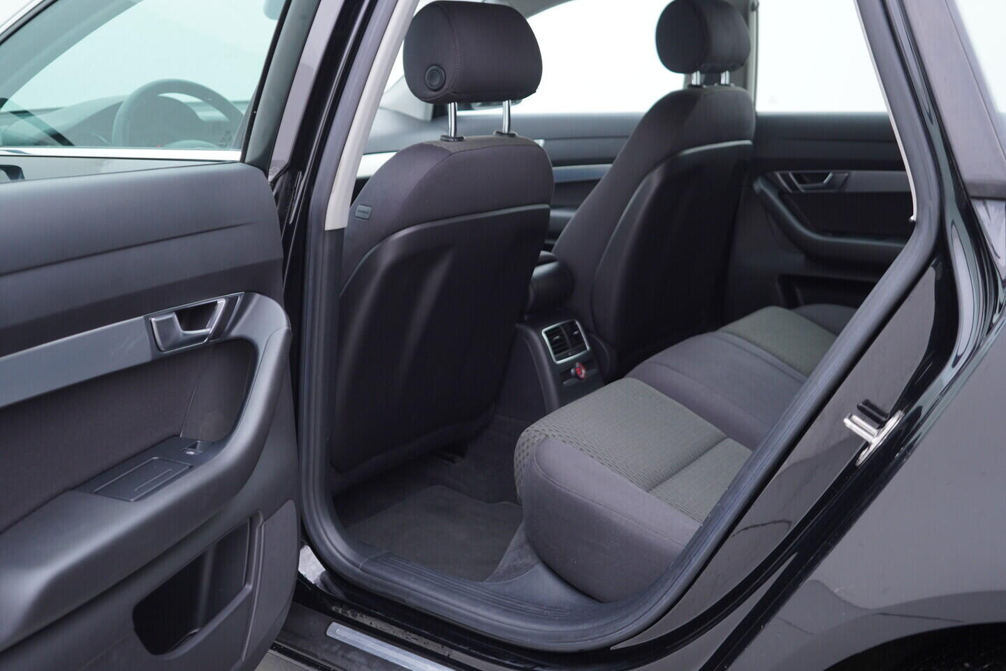 OV190V10829_23.webp_A6  2.0 TDI _ kW manuál