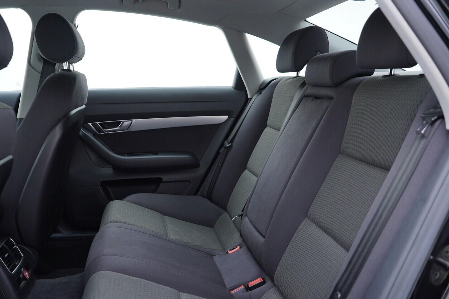 OV190V10829_24.webp_A6  2.0 TDI _ kW manuál