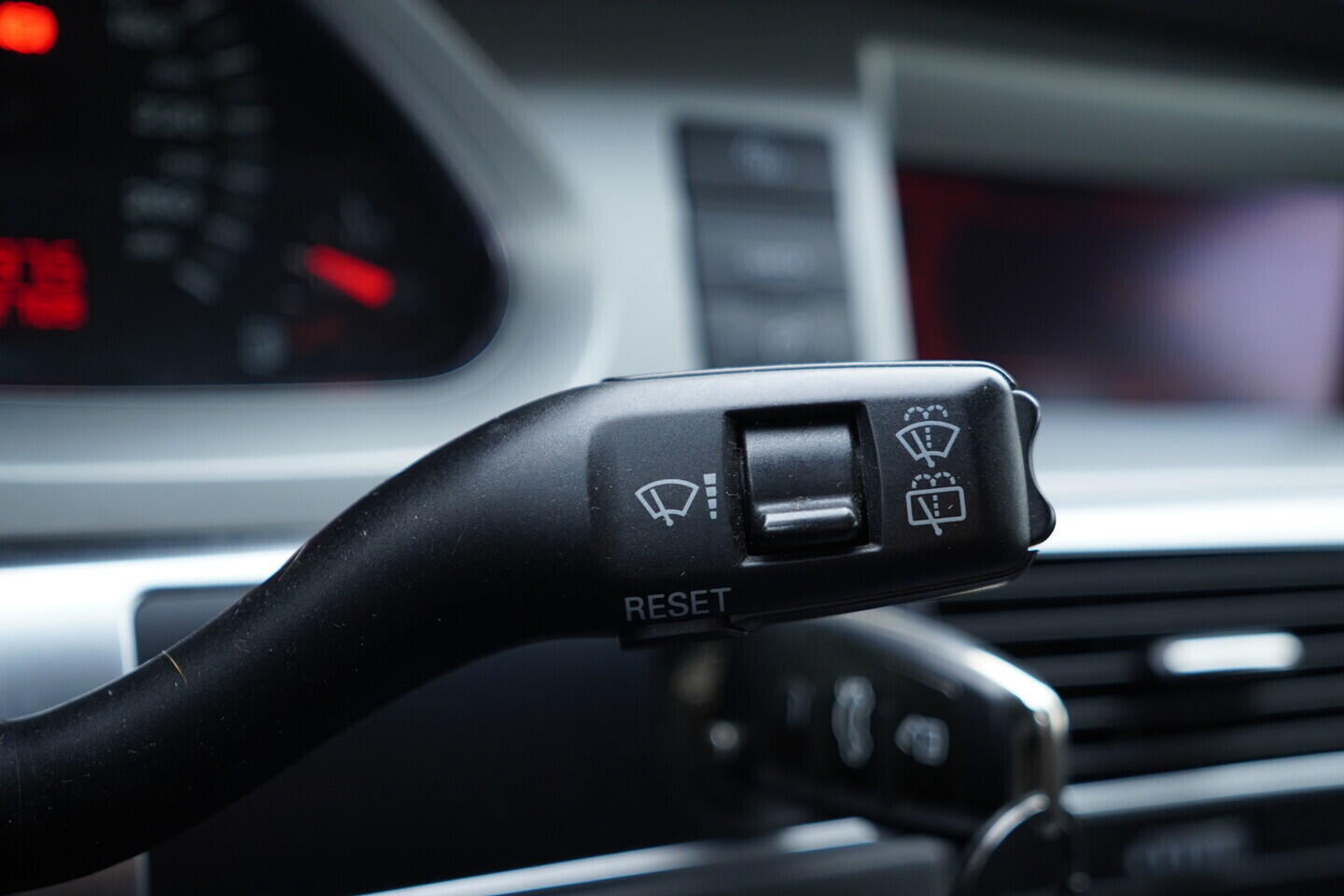 OV190V10829_29.webp_A6  2.0 TDI _ kW manuál