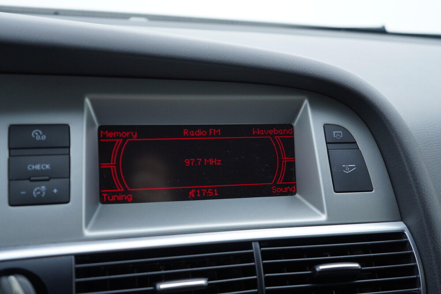 OV190V10829_30.webp_A6  2.0 TDI _ kW manuál