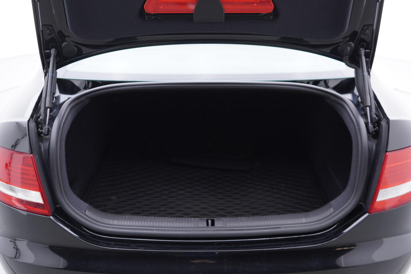 OV190V10829_34.webp_A6  2.0 TDI _ kW manuál