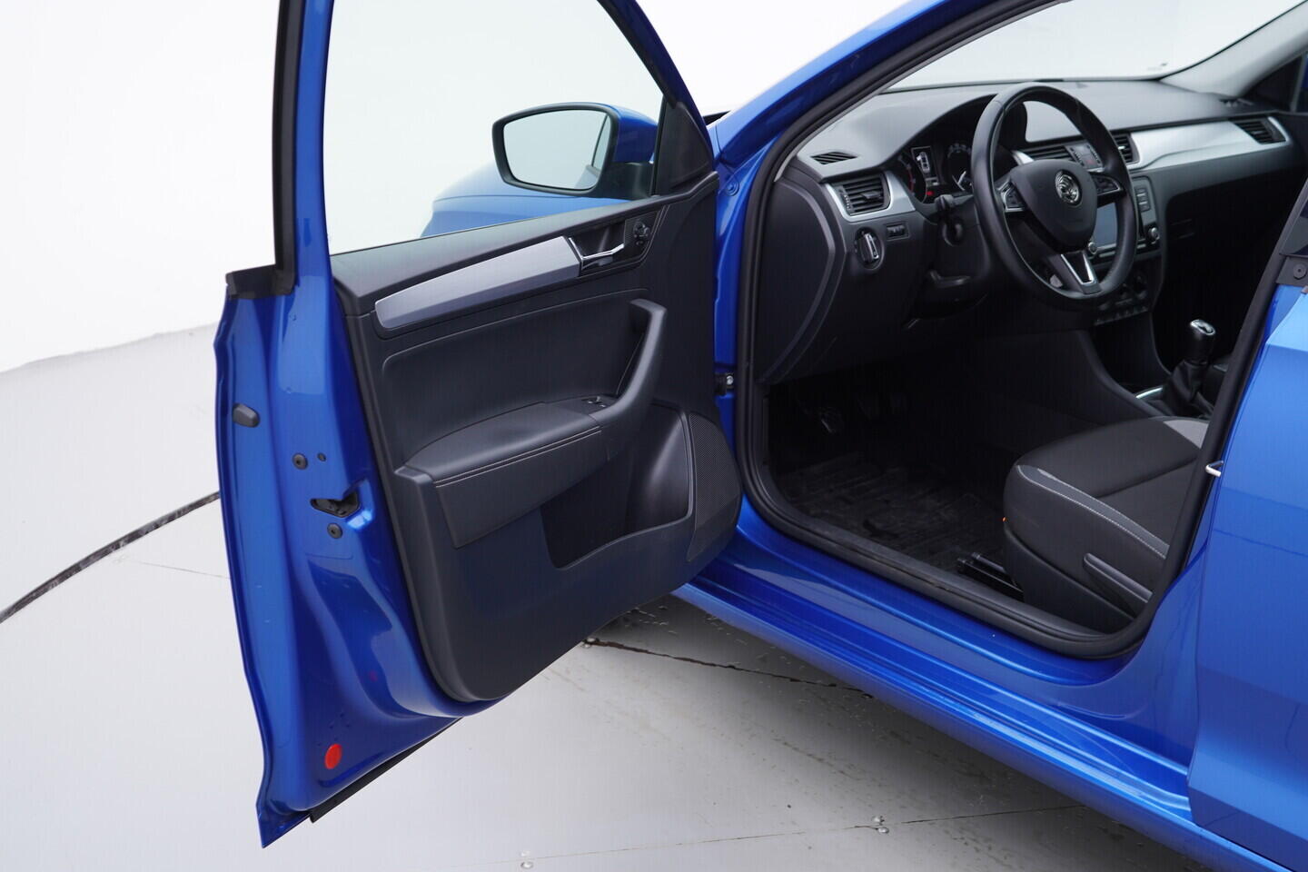 OV190V10830_18.webp_RAPID  1.0 TSI 81 kW manuál