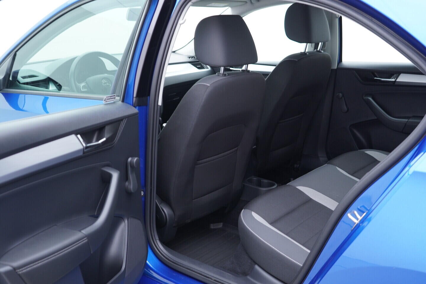 OV190V10830_23.webp_RAPID  1.0 TSI 81 kW manuál