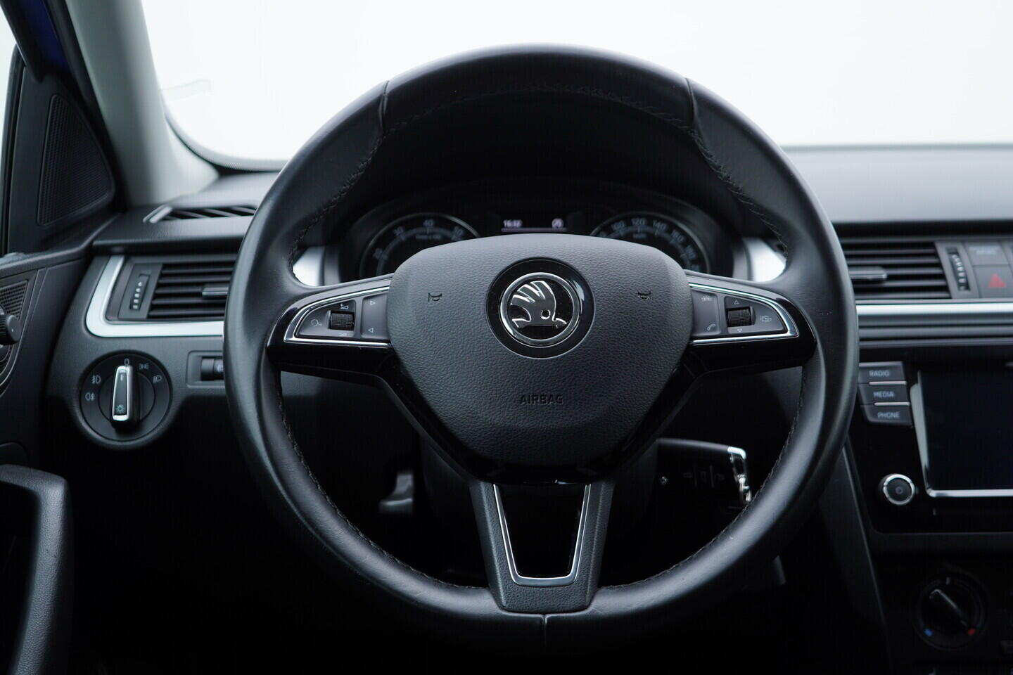 OV190V10830_26.webp_RAPID  1.0 TSI 81 kW manuál