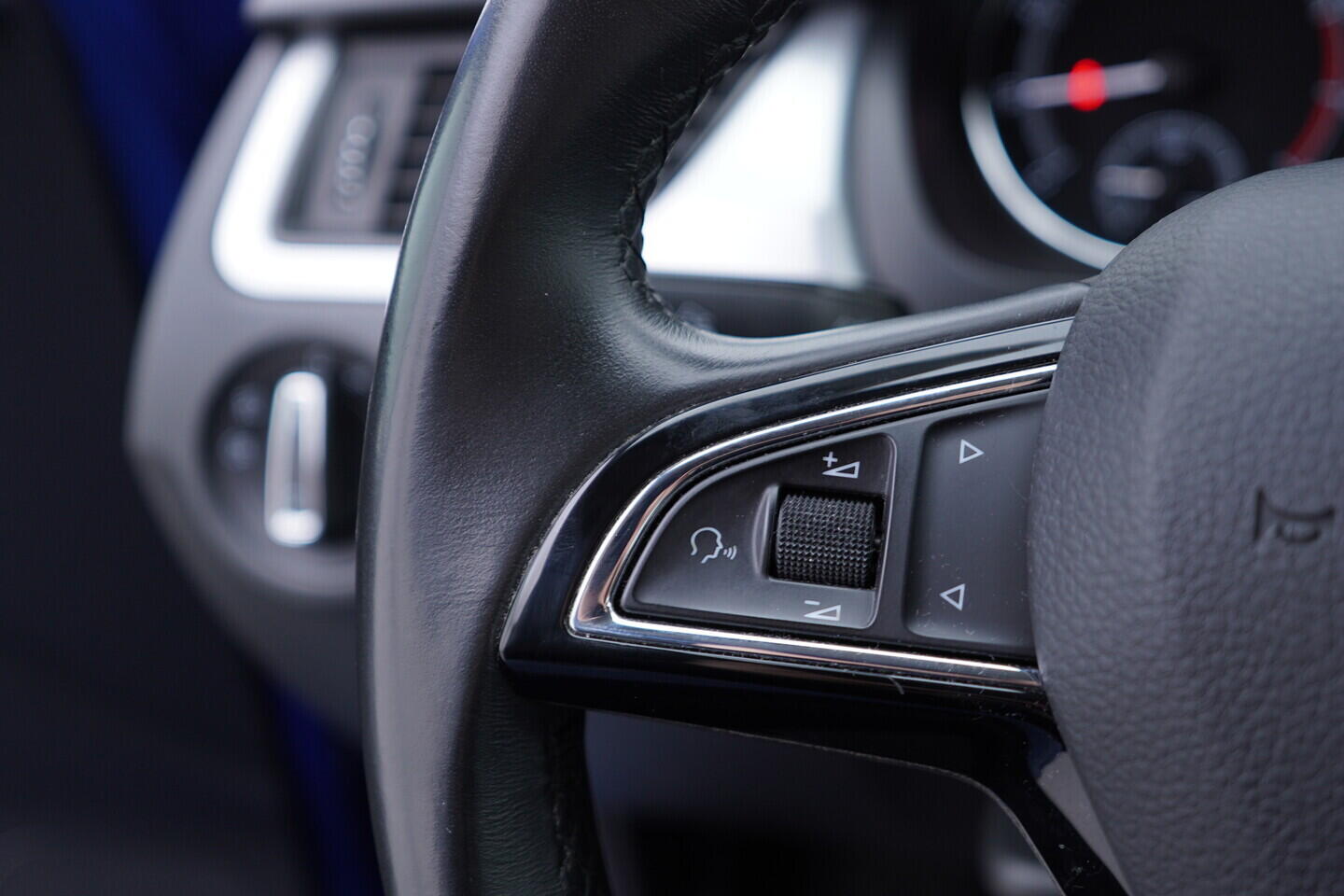 OV190V10830_27.webp_RAPID  1.0 TSI 81 kW manuál