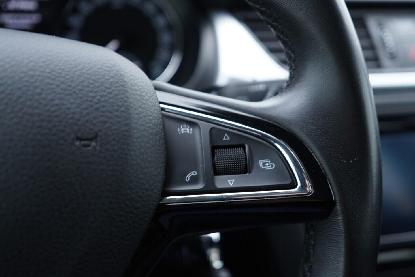 OV190V10830_28.webp_RAPID  1.0 TSI 81 kW manuál