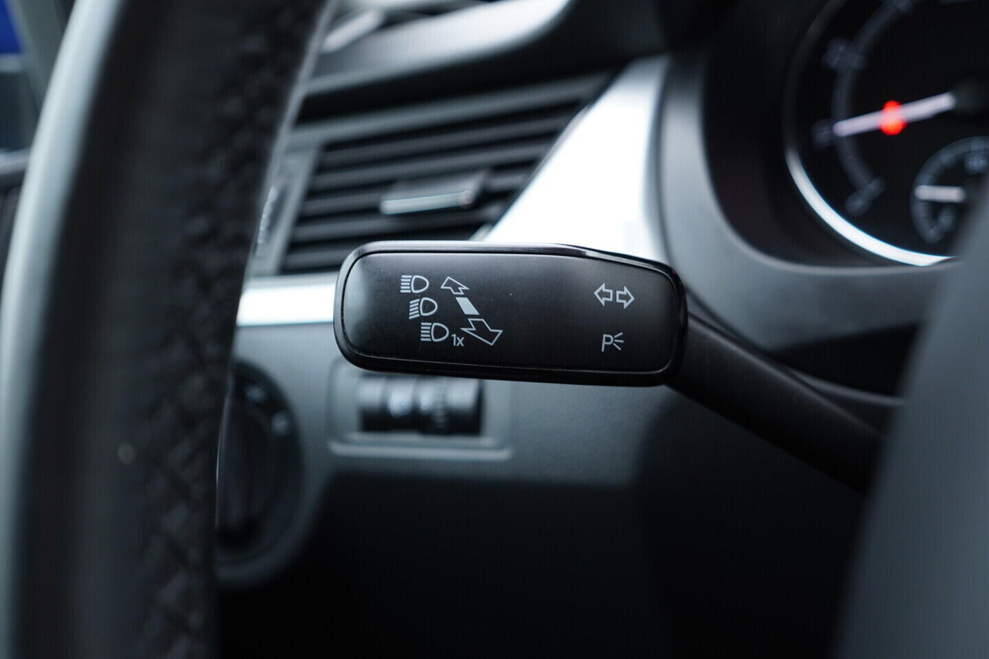 OV190V10830_29.webp_RAPID  1.0 TSI 81 kW manuál