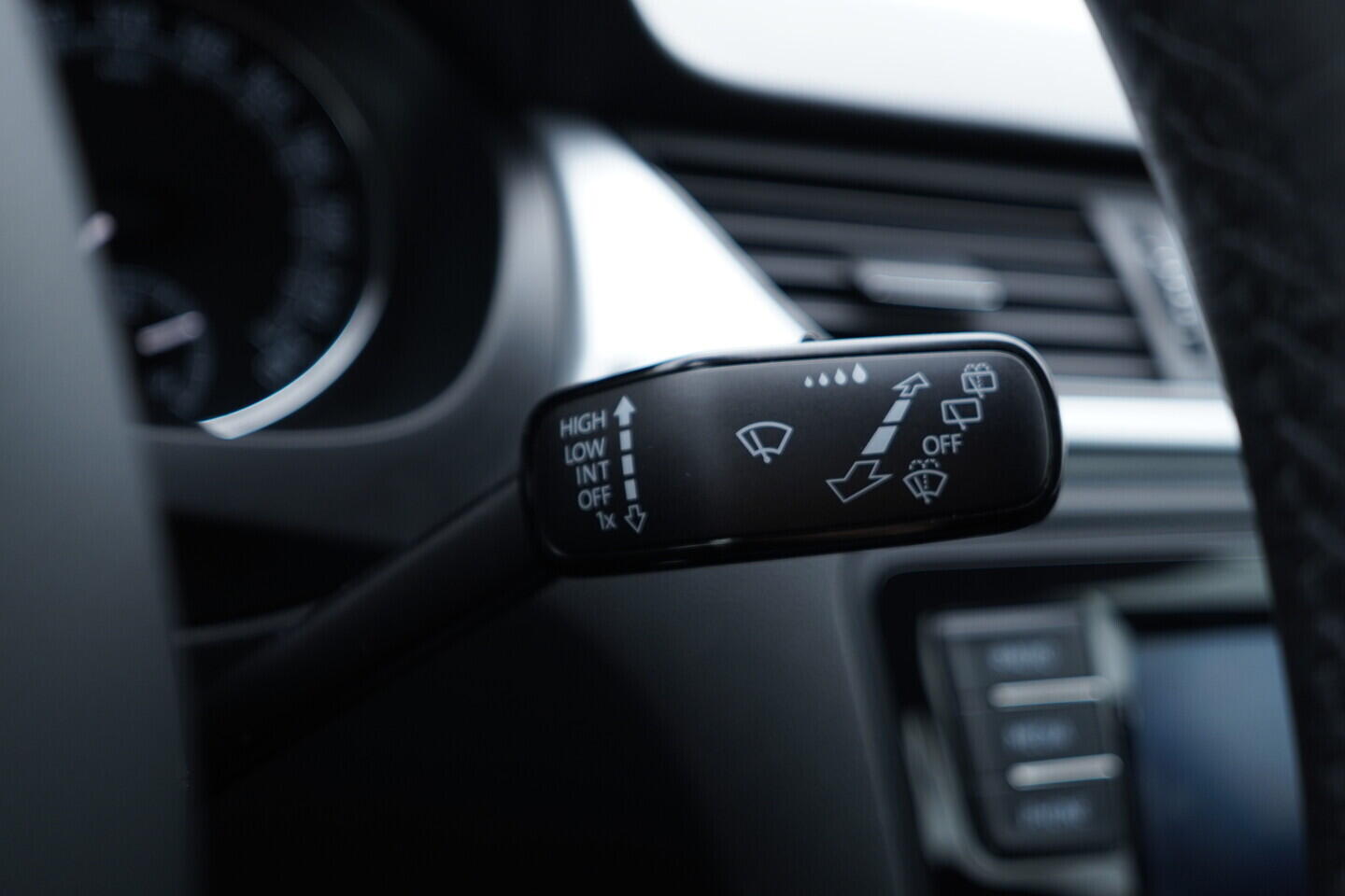 OV190V10830_30.webp_RAPID  1.0 TSI 81 kW manuál