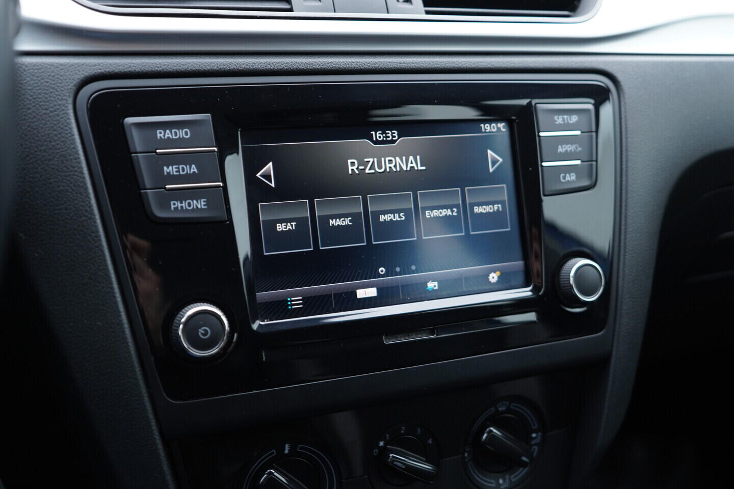 OV190V10830_31.webp_RAPID  1.0 TSI 81 kW manuál