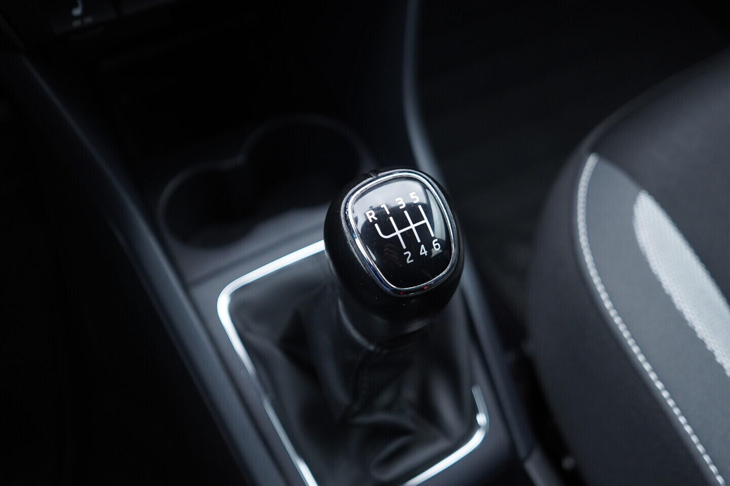 OV190V10830_34.webp_RAPID  1.0 TSI 81 kW manuál