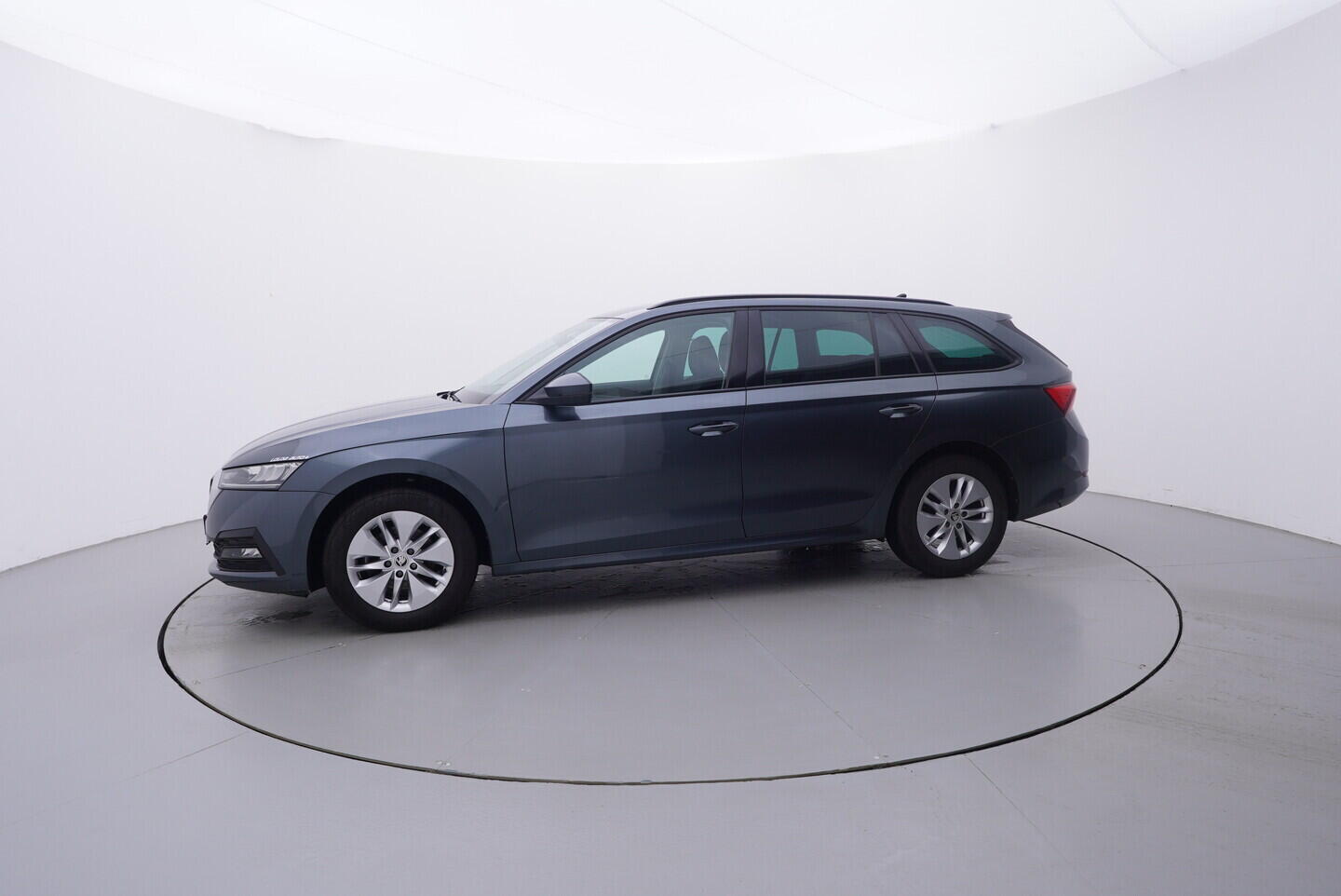 OV190V10838_11.webp_OCTAVIA Ambition Plus 2.0 TDI 85 kW automat, DPH