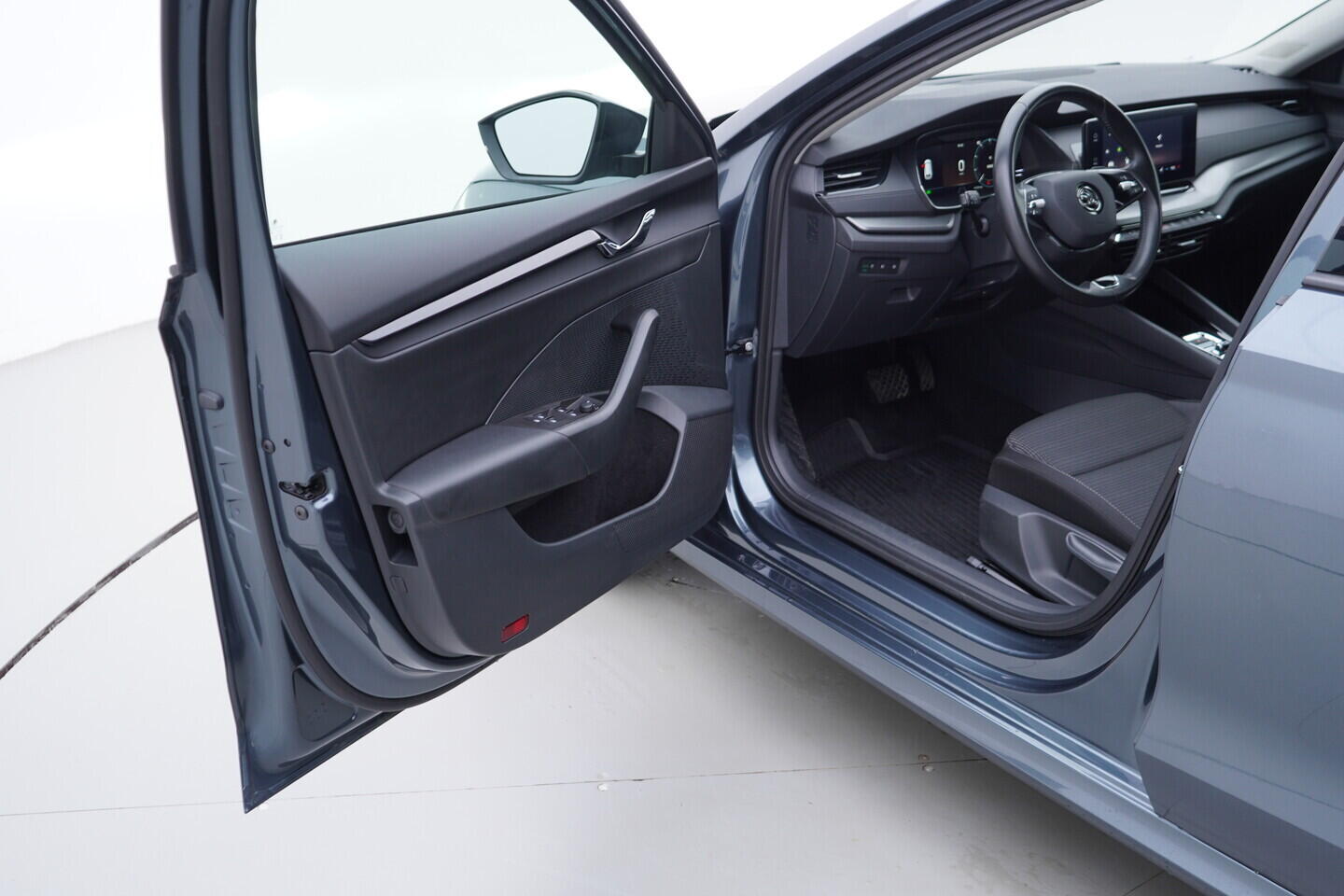 OV190V10838_18.webp_OCTAVIA Ambition Plus 2.0 TDI 85 kW automat, DPH