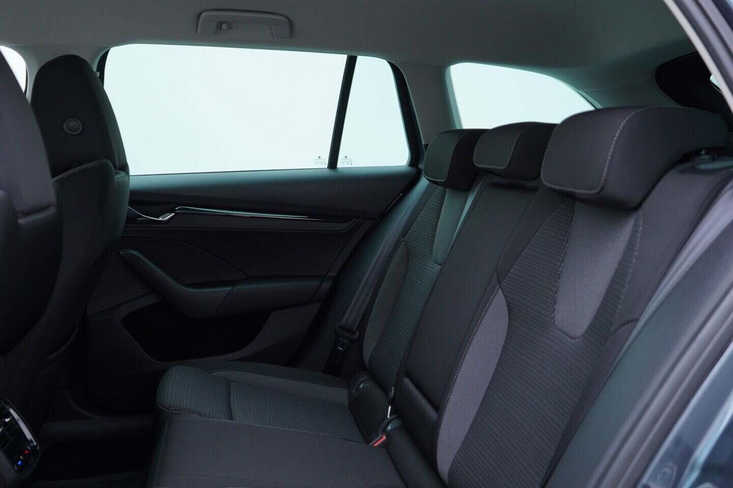 OV190V10838_23.webp_OCTAVIA Ambition Plus 2.0 TDI 85 kW automat, DPH