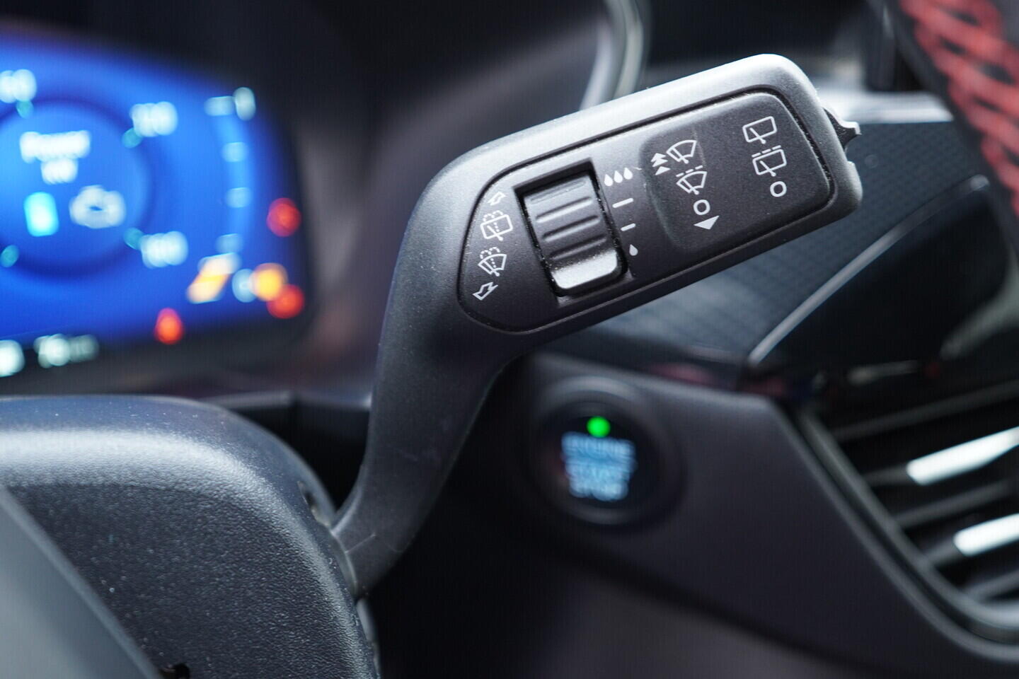 OV190V10844_25.webp_KUGA ST-Line 2.5  140 kW automat