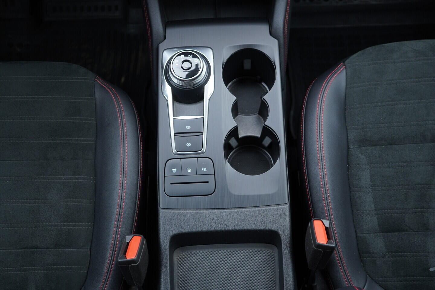 OV190V10844_33.webp_KUGA ST-Line 2.5  140 kW automat