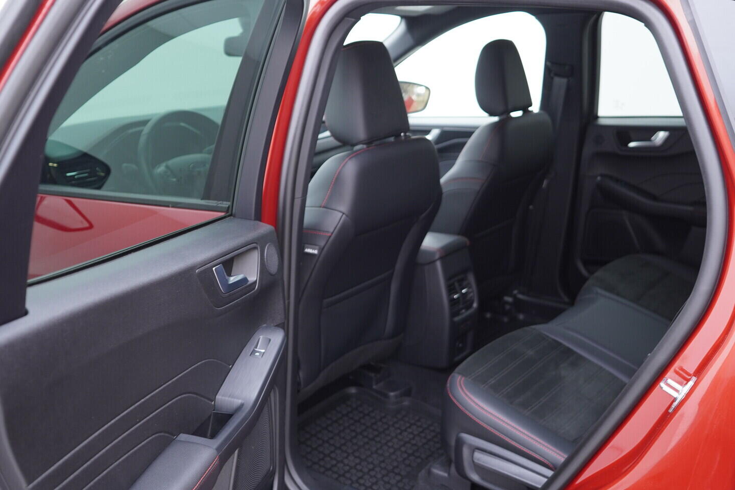 OV190V10844_35.webp_KUGA ST-Line 2.5  140 kW automat