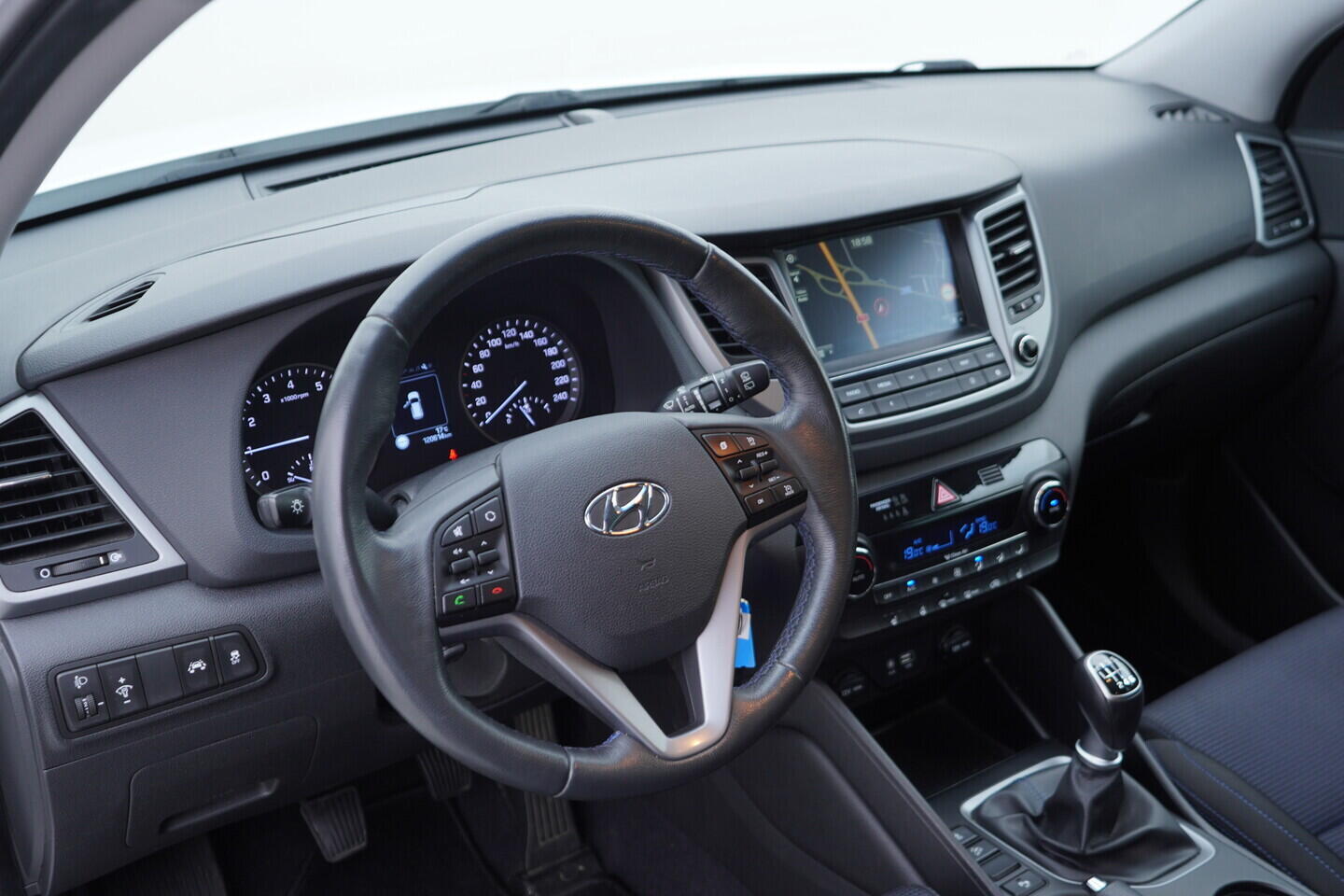 OV190V10846_21.webp_TUCSON Trikolor 1.6 TGDi 130 kW manuál