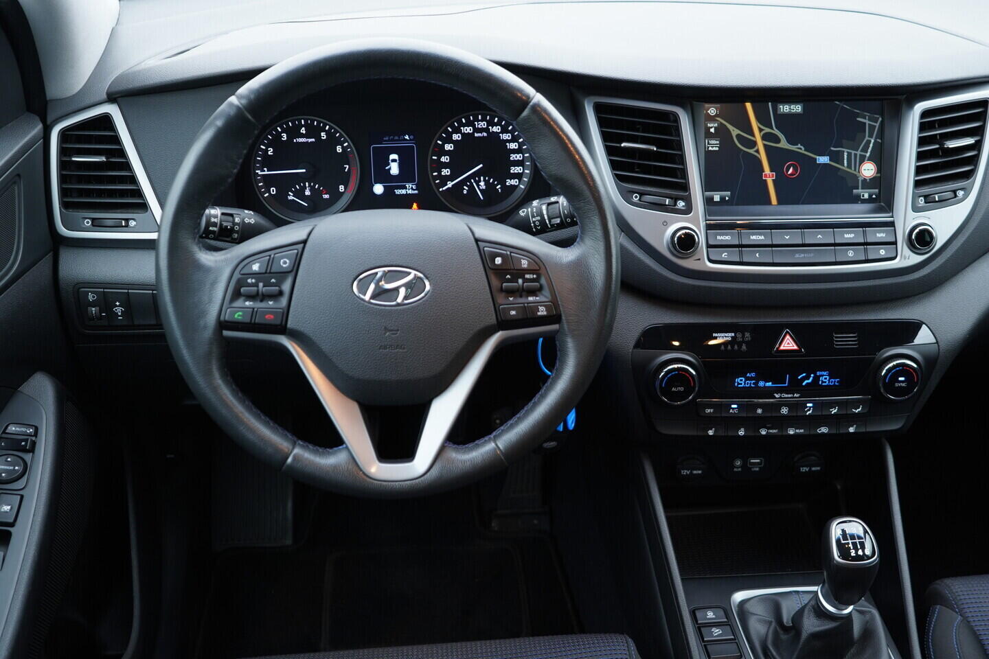 OV190V10846_27.webp_TUCSON Trikolor 1.6 TGDi 130 kW manuál