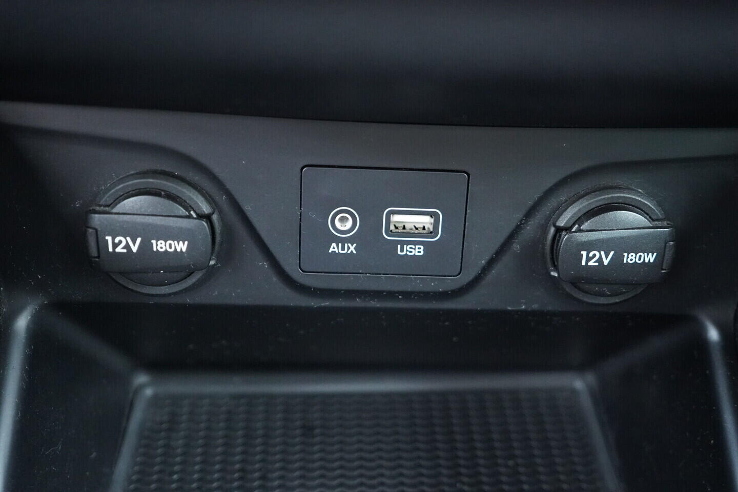 OV190V10846_34.webp_TUCSON Trikolor 1.6 TGDi 130 kW manuál