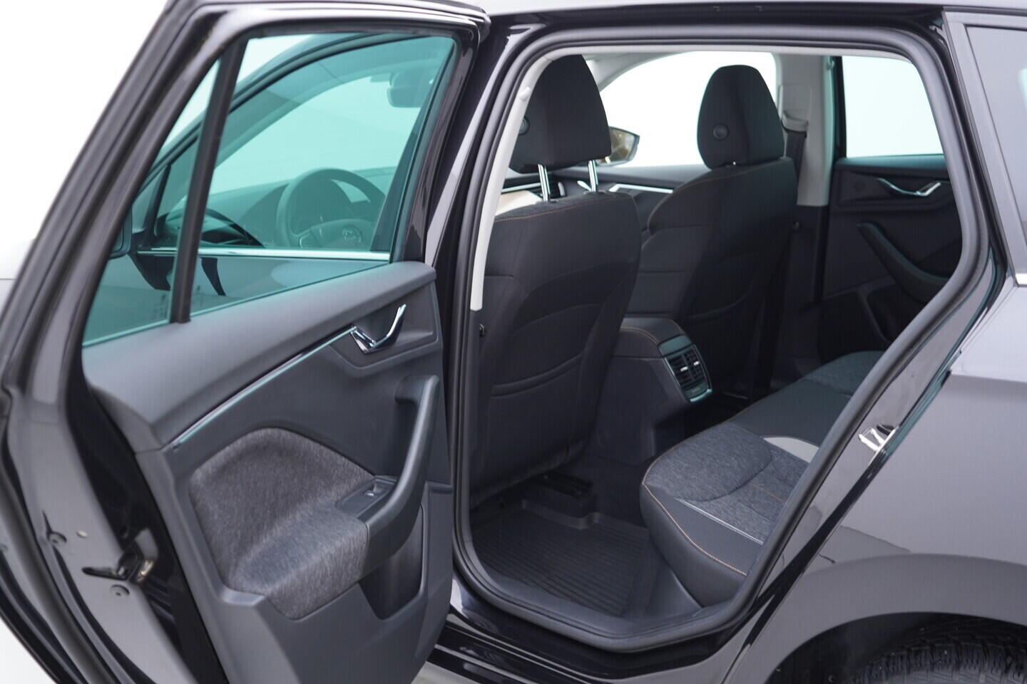 OV190V10849_35.webp_SCALA Style 1.6 TDI 85 kW manuál