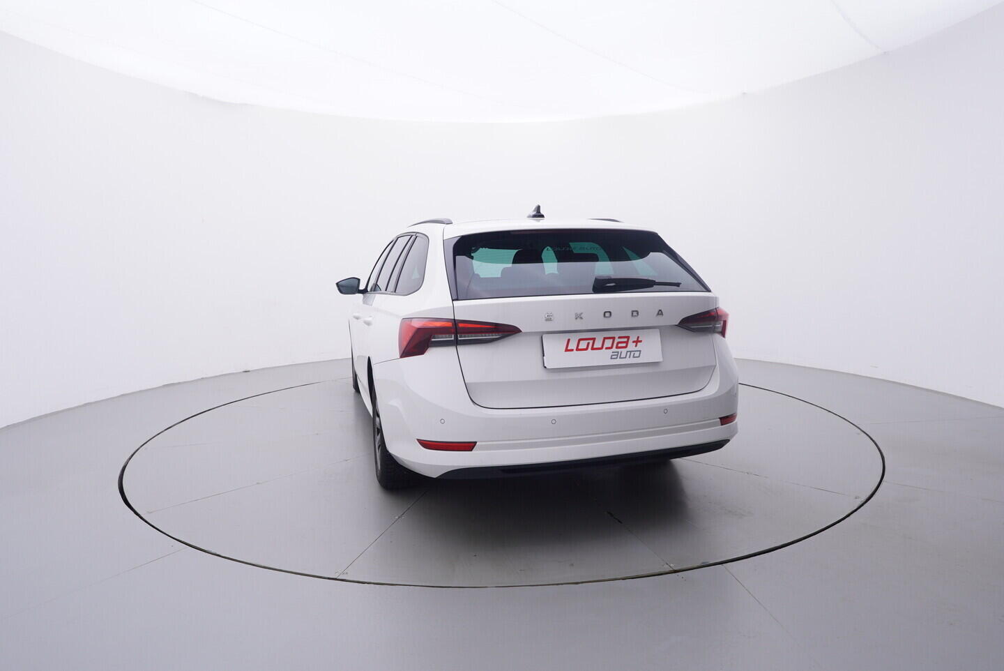 OV190V10850_13.webp_OCTAVIA Ambition 2.0 TDI 85 kW manuál, DPH