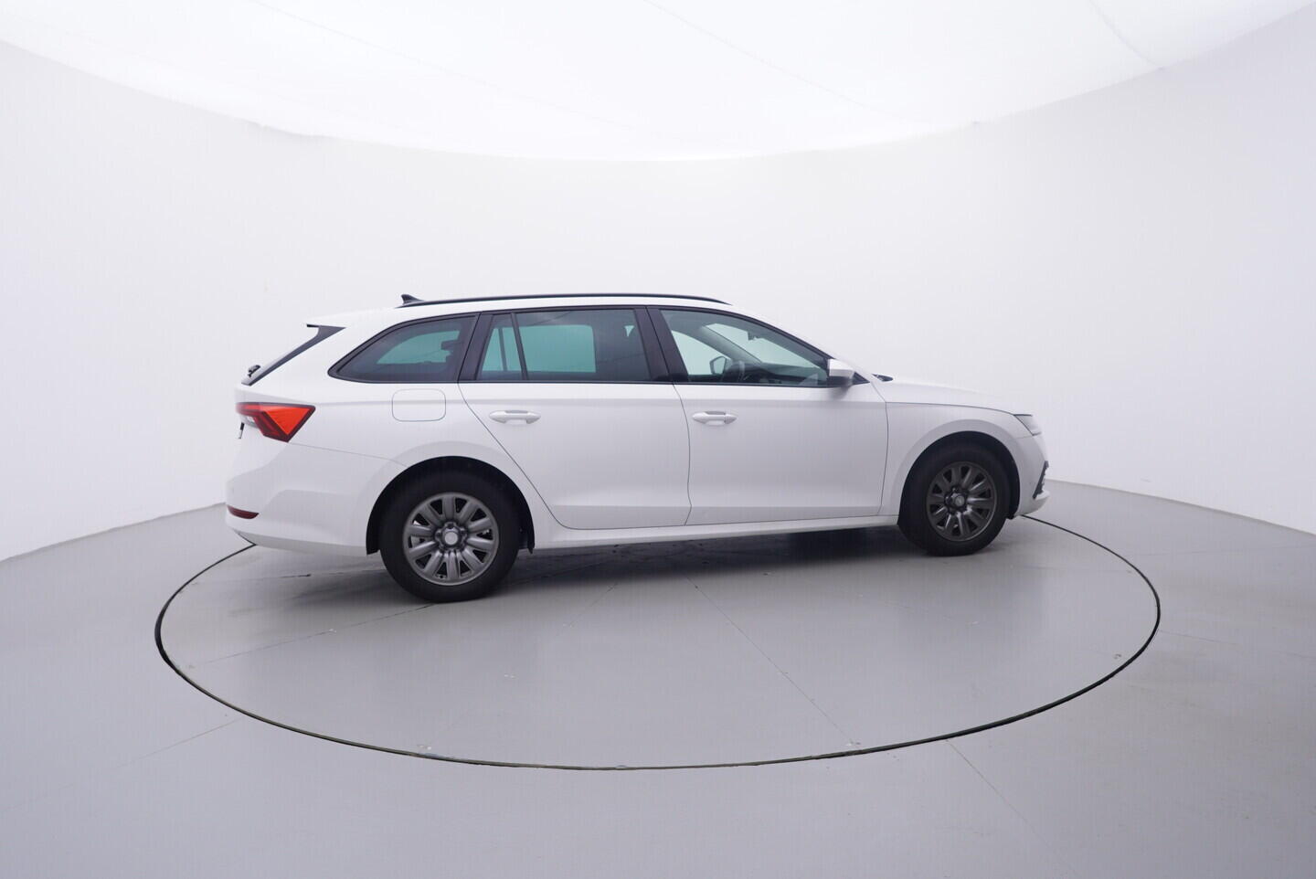 OV190V10850_15.webp_OCTAVIA Ambition 2.0 TDI 85 kW manuál, DPH