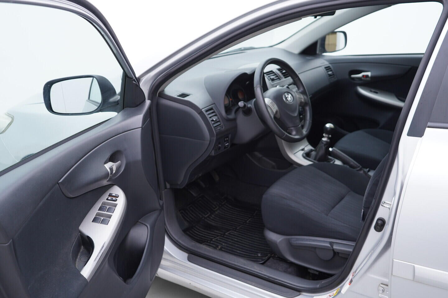 OV190V10864_18.webp_COROLLA  1.6 1,6 Valvematic 97 kW manuál