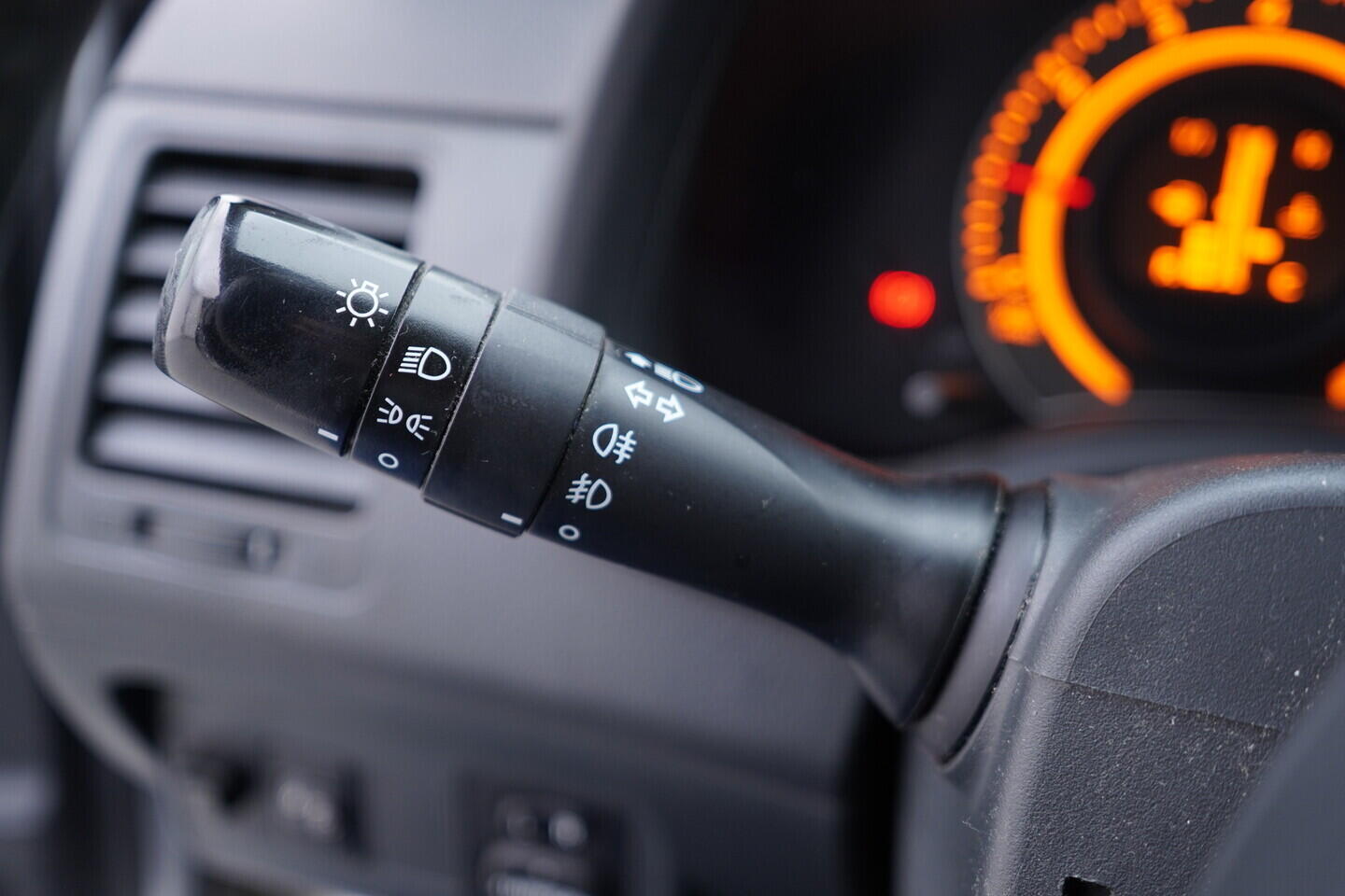 OV190V10864_23.webp_COROLLA  1.6 1,6 Valvematic 97 kW manuál