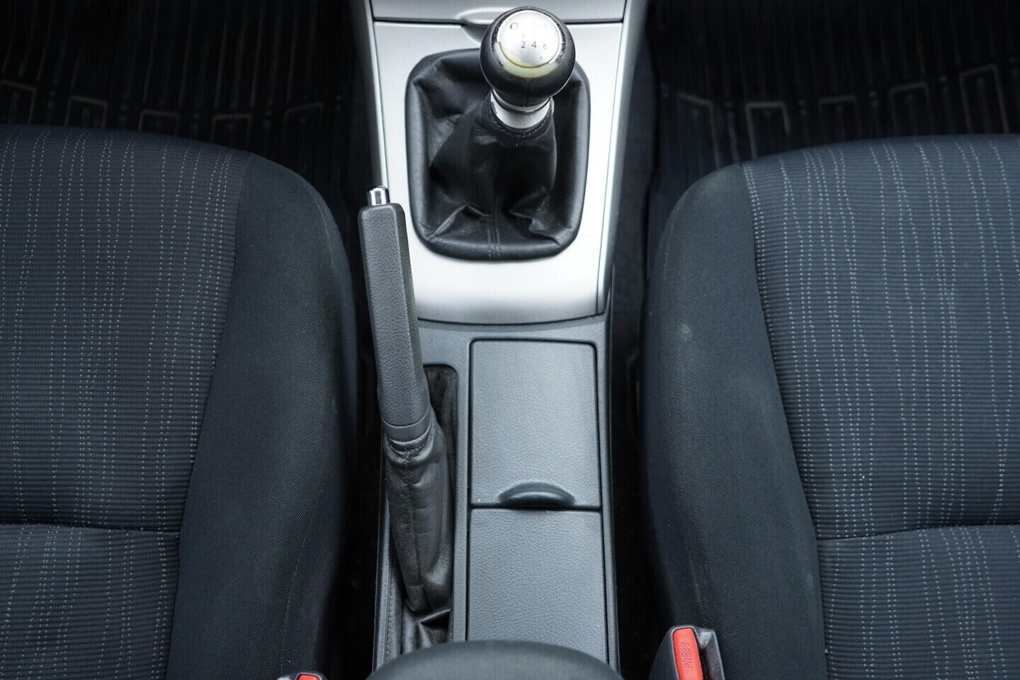 OV190V10864_30.webp_COROLLA  1.6 1,6 Valvematic 97 kW manuál