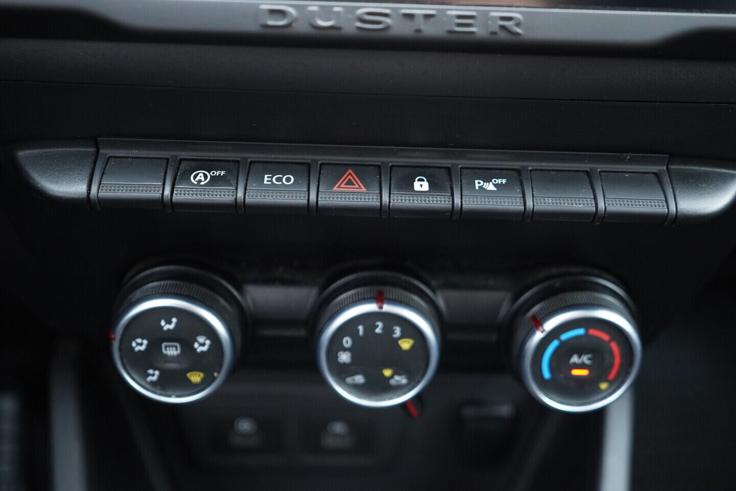 OV190V10868_32.webp_DUSTER  1.0 1.6 16V 67 kW manuál, DPH