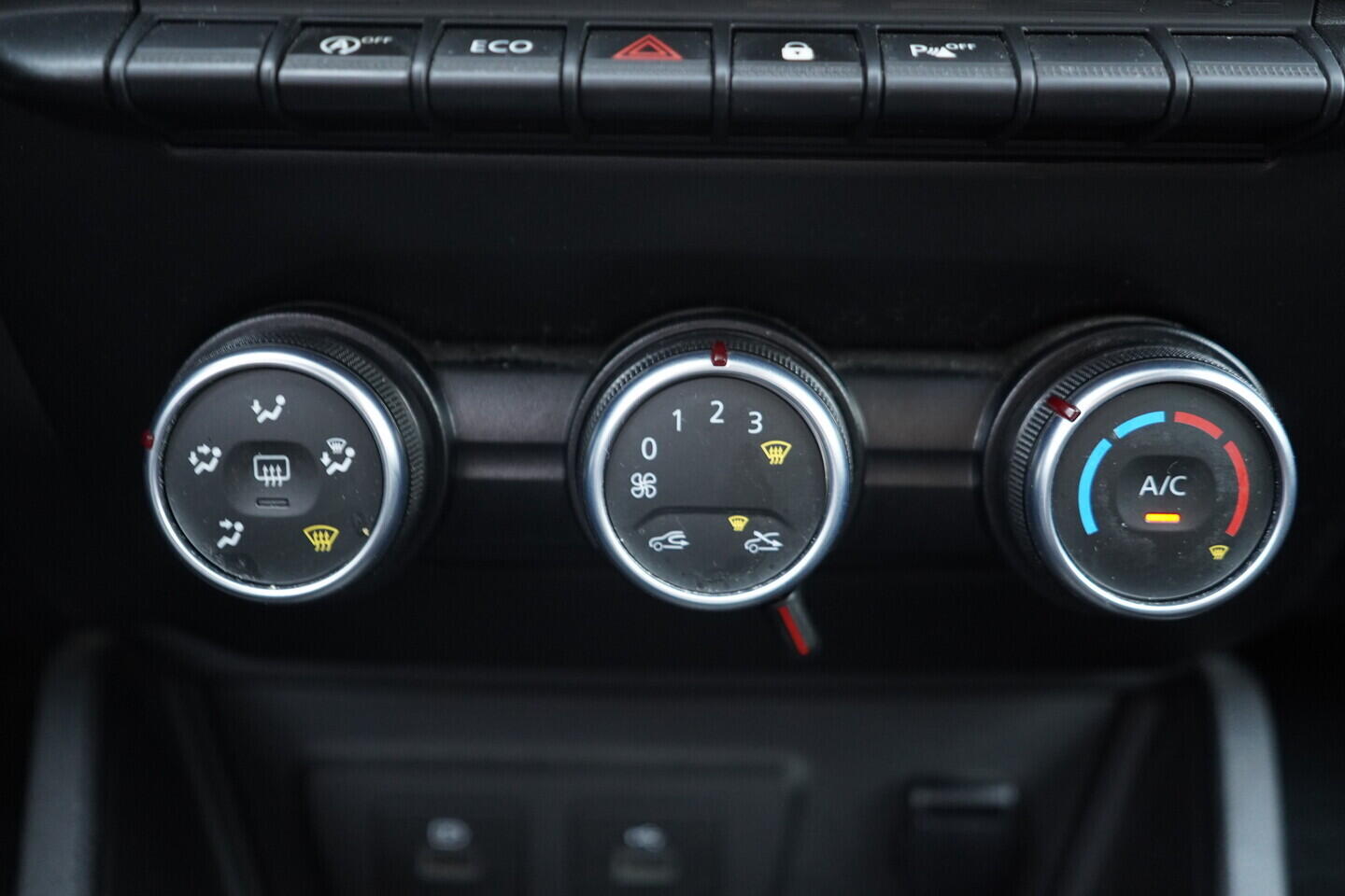 OV190V10868_33.webp_DUSTER  1.0 1.6 16V 67 kW manuál, DPH